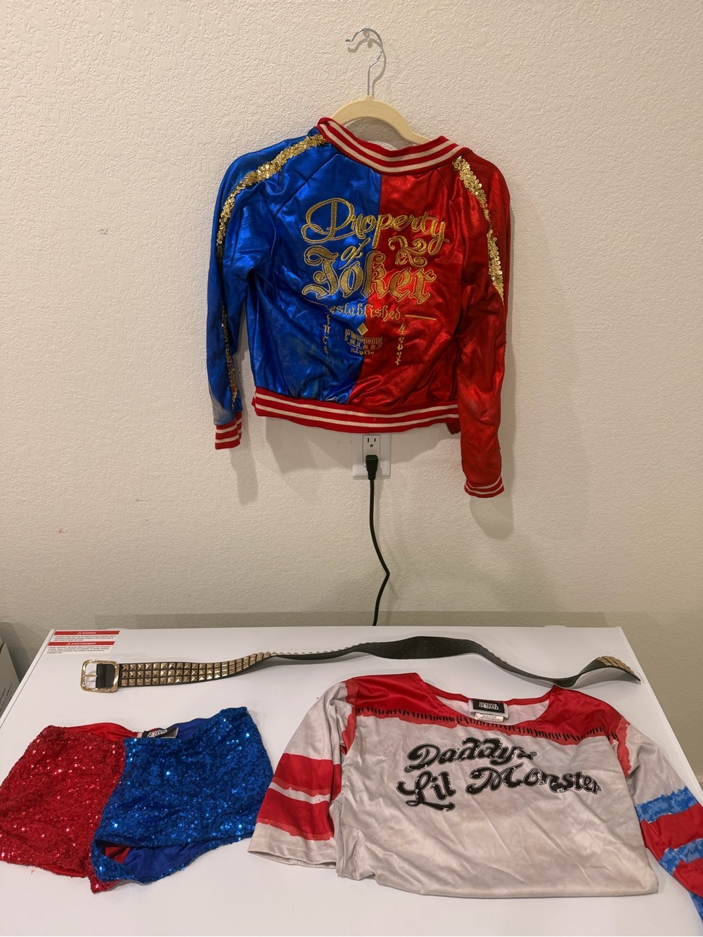 Harley Quinn Halloween/Cosplay Two-Tone Bomber Jacket Gold Embroidery Outfit
